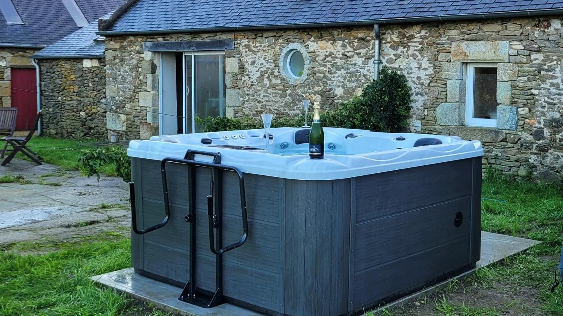 Une Longere Pleine De Charme Au Bout Du Monde ! Jacuzzi Exterieur Vue Sur La Campagne, Salle De Billard Plougonvelin